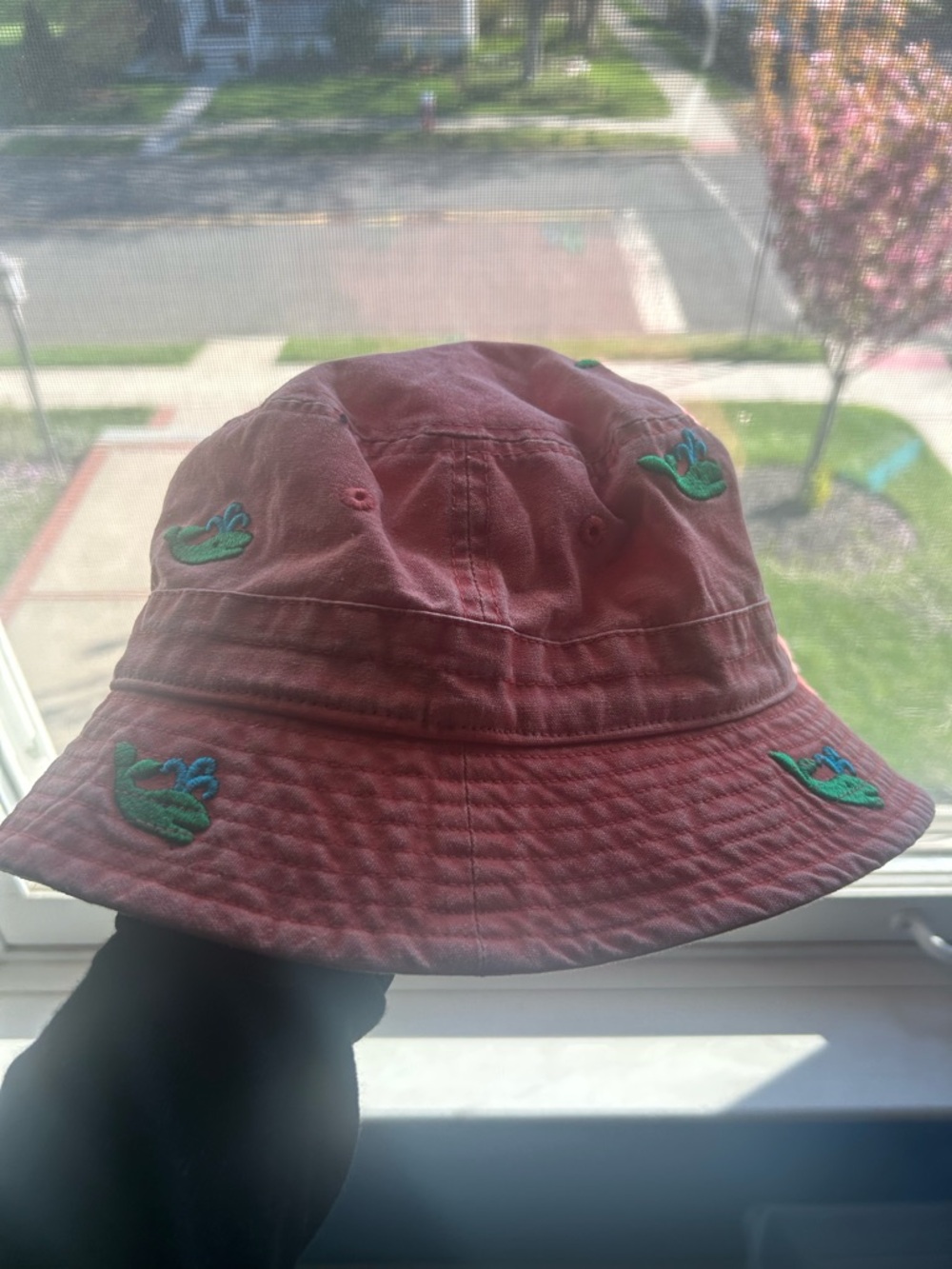 Murray’s Toggery Shop Orignal Nantucket Reds Whale Critter Bucket Hat - Picture 3 of 6